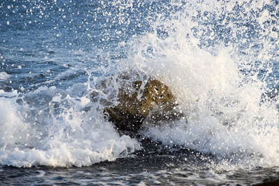 Waves splashing in sea