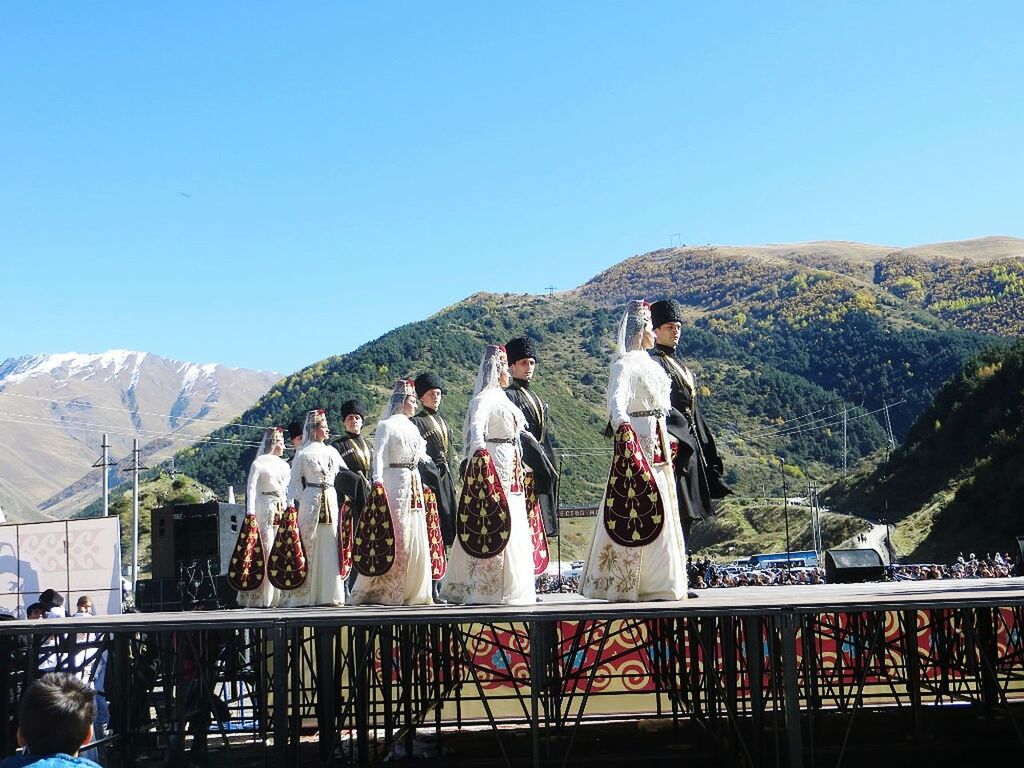 PANORAMIC VIEW OF PEOPLE ON MOUNTAIN