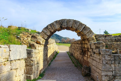 View of old ruins against sky