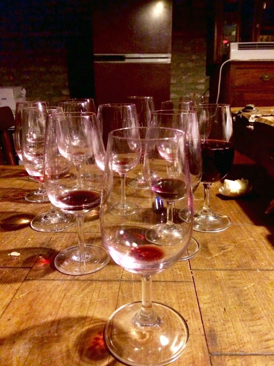 CLOSE-UP OF DRINKS ON TABLE IN RESTAURANT