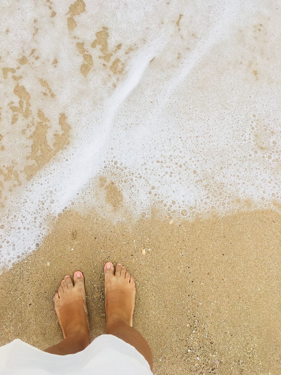 barefoot, low section, human body part, human leg, sand, body part, one person, beach, human foot, water, land, real people, sea, leisure activity, aquatic sport, personal perspective, surfing, lifestyles, directly above, outdoors, human limb