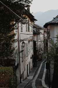 Narrow alley amidst buildings in city