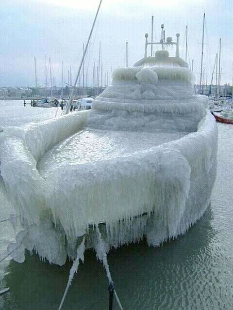 FROZEN SEA AGAINST SKY