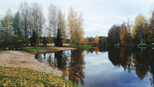 Reflection of trees in lake against sky