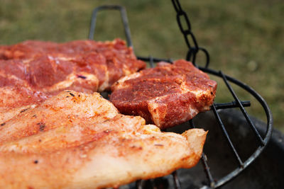 Grilling meat