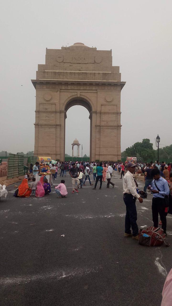 architecture, arch, travel destinations, group of people, crowd, monument, large group of people, tourism, travel, triumphal arch, memorial, city, history, the past, built structure, nature, men, tourist, adult, sky, day, outdoors, lifestyles, women, building exterior