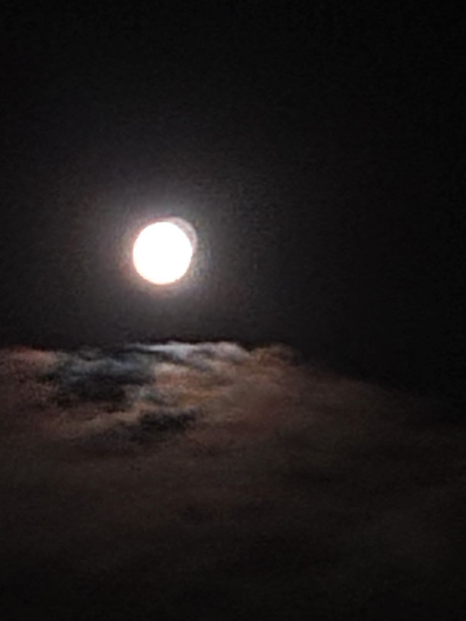 night, darkness, sky, moon, light, dark, no people, space, nature, full moon, beauty in nature, astronomical object, low angle view, copy space, moonlight, astronomy, outdoors, illuminated