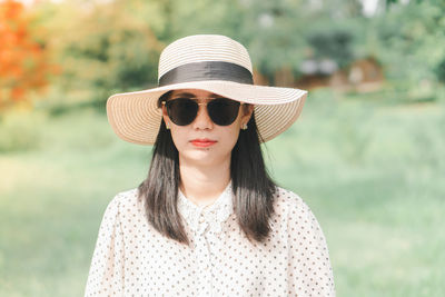 Portrait of young woman wearing hat