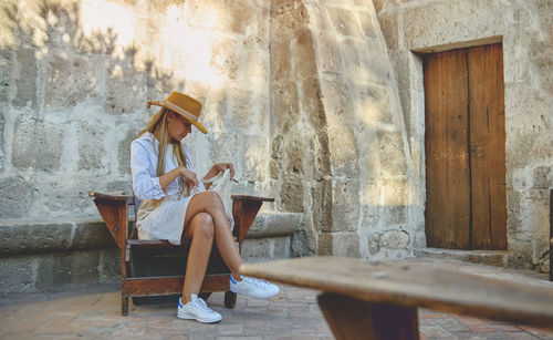 Young tourists exploring the santa catalina monastery, convento de santa catalina, arequipa, peru