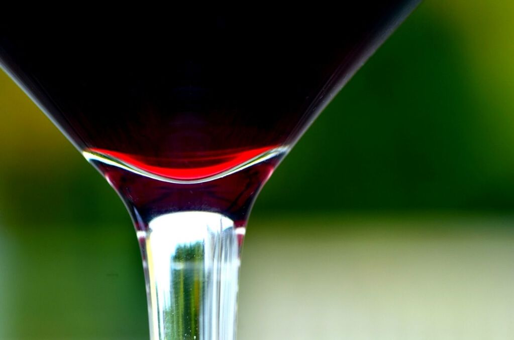 close-up, indoors, green color, focus on foreground, red, multi colored, no people, glass - material, selective focus, single object, illuminated, copy space, still life, transparent, pink color, green, reflection, lighting equipment, studio shot, glass