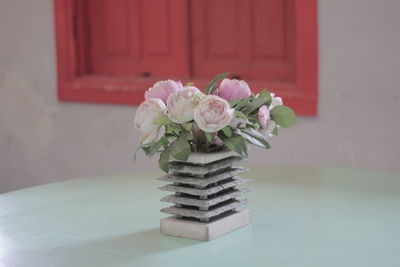 Close-up of pink roses in vase on table