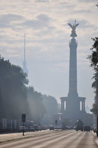 Road leading towards berlin victory column in city