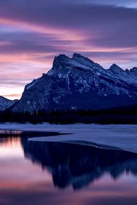 Rundle mountain and vermillion lakes, spectacular sunrise