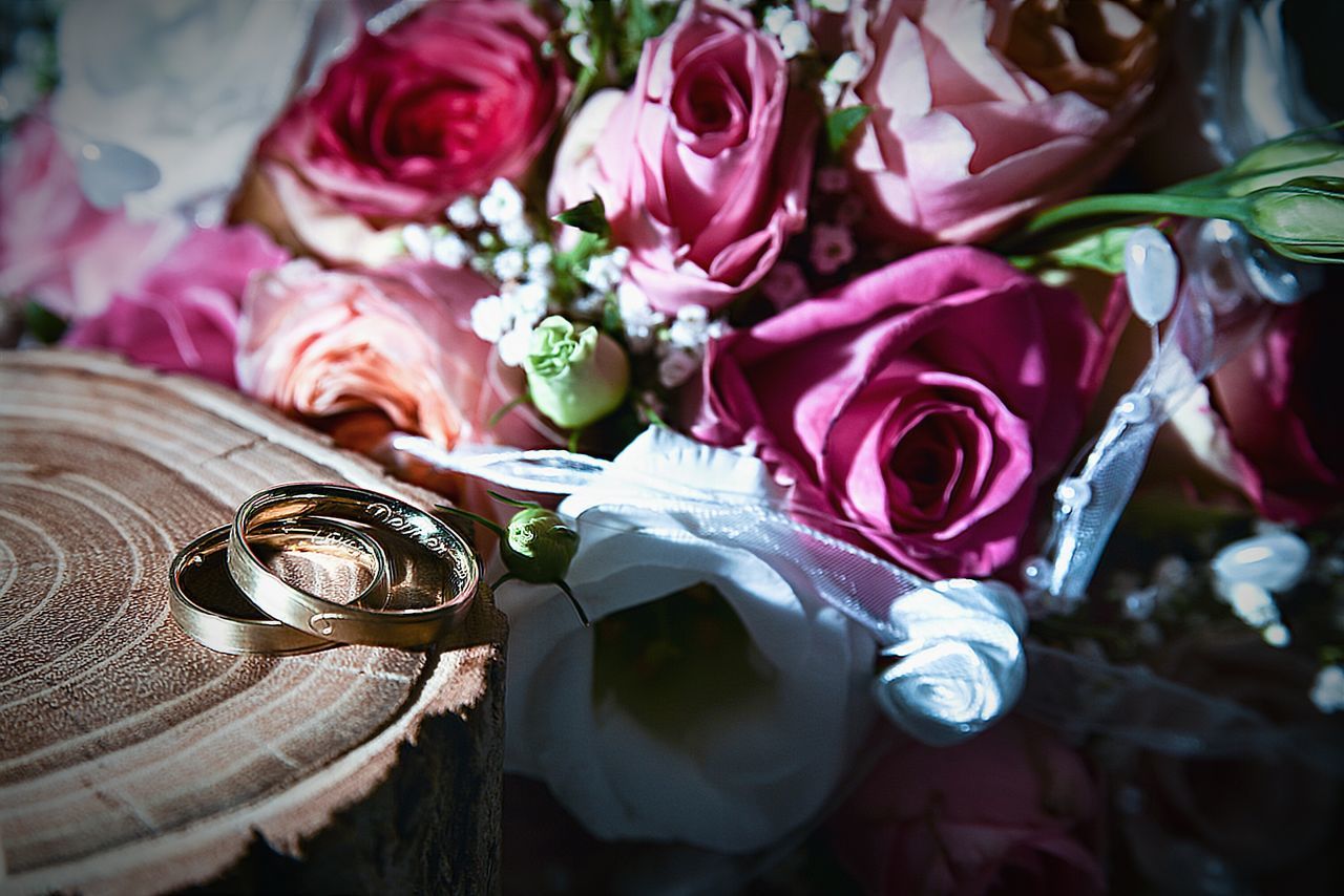 flower, indoors, vase, fragility, freshness, table, decoration, petal, still life, glass - material, close-up, rose - flower, pink color, no people, flower head, variation, red, flower arrangement, focus on foreground, bouquet