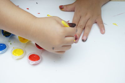 High angle view of woman hands on table