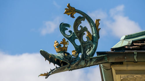 Dragon head with gilded crown