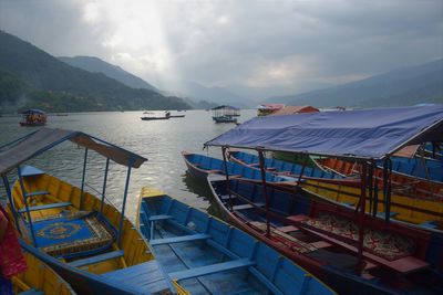 Panoramic view of lake and mountains against sky