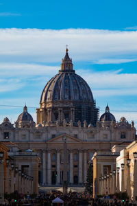 Views of basilica de san pietro building. vatican city, italy