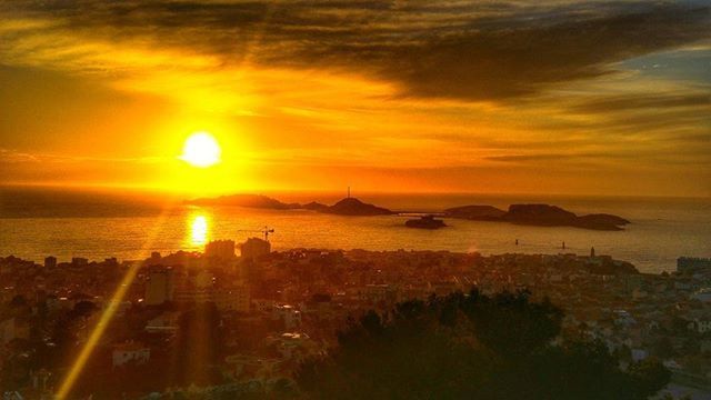 sunset, sea, water, scenics, horizon over water, sky, beauty in nature, beach, tranquil scene, orange color, sun, tranquility, shore, idyllic, nature, cloud - sky, coastline, silhouette, sunlight, reflection