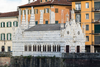 Santa maria della spina against buildings in city