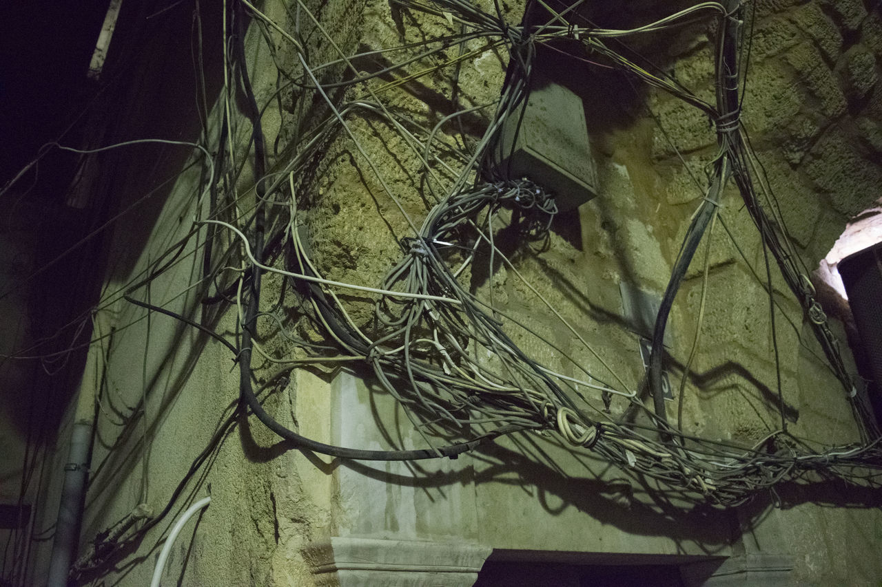 HIGH ANGLE VIEW OF CABLES ON FLOOR