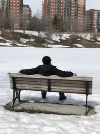 Low angle view of city, resting looking to snow. 