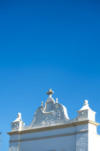 Statue against clear blue sky