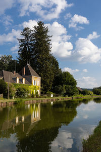 House reflecting in the canal du center in summer in burgundy