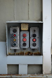 Push buttons on metal