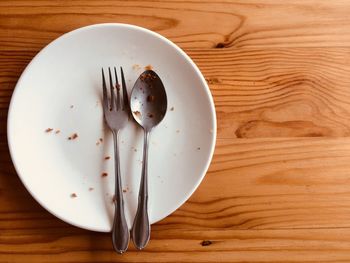 Directly above shot of bread in plate on table