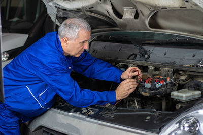 Specialist of service for repairing wiring and computer diagnostics car solve problem 