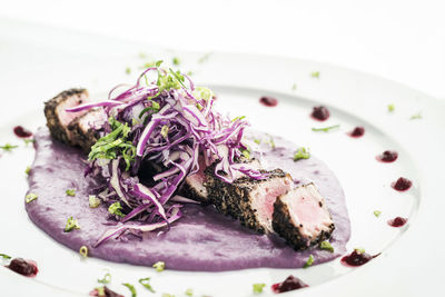 Close-up of purple flower in plate on table