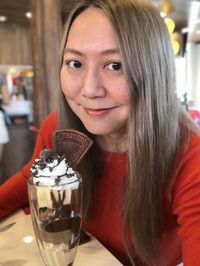 Portrait of a smiling young woman in restaurant