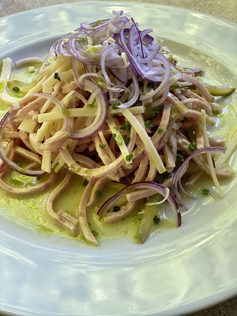 HIGH ANGLE VIEW OF RICE IN PLATE