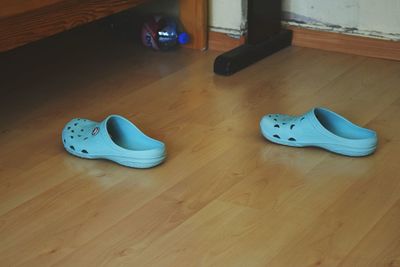 Close up of wooden table