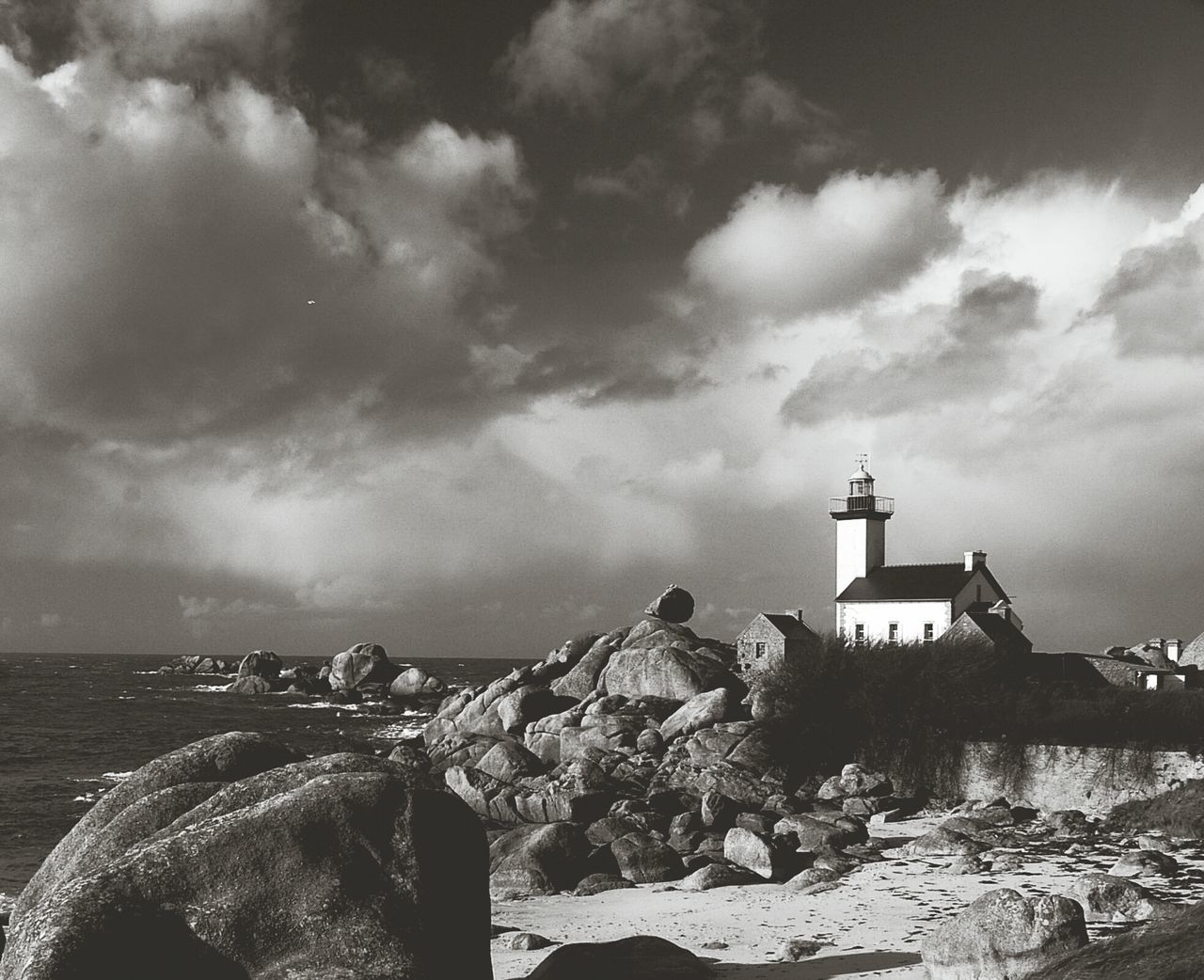 sky, built structure, architecture, building exterior, sea, cloud - sky, lighthouse, water, cloudy, horizon over water, cloud, nature, scenics, tranquility, protection, guidance, tranquil scene, beauty in nature, day, outdoors