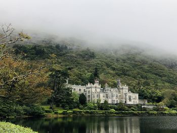 Kylemore abbey foggt view