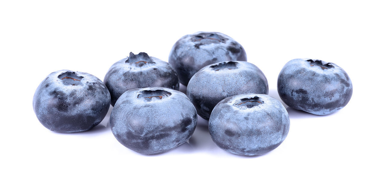 CLOSE-UP OF FRUITS