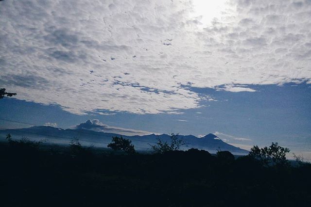 mountain, tranquil scene, scenics, tranquility, mountain range, beauty in nature, silhouette, sky, nature, landscape, cloud - sky, idyllic, non-urban scene, tree, cloud, dusk, outdoors, majestic, non urban scene, weather