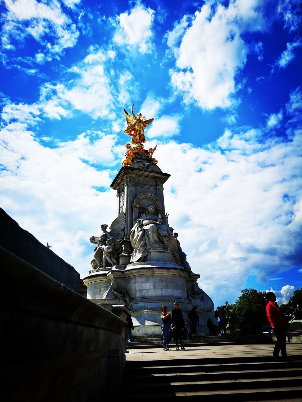 LOW ANGLE VIEW OF STATUE AGAINST SKY