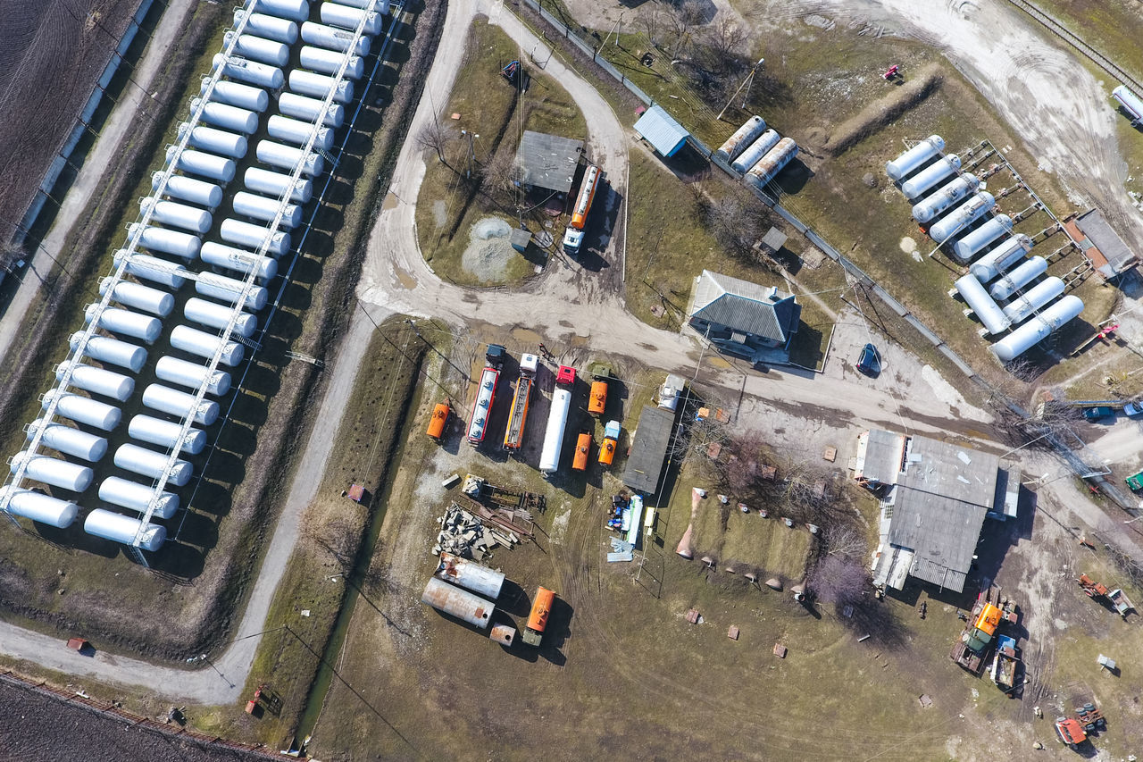 HIGH ANGLE VIEW OF CARS ON ROAD