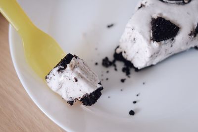 Close-up of ice cream with cookies