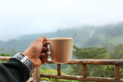 Man holding coffee cup