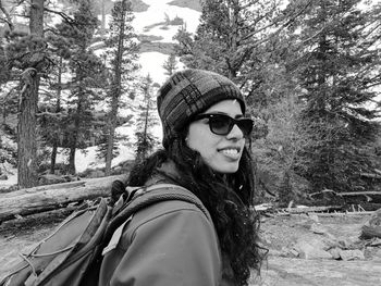 Portrait of smiling young woman in sunglasses
