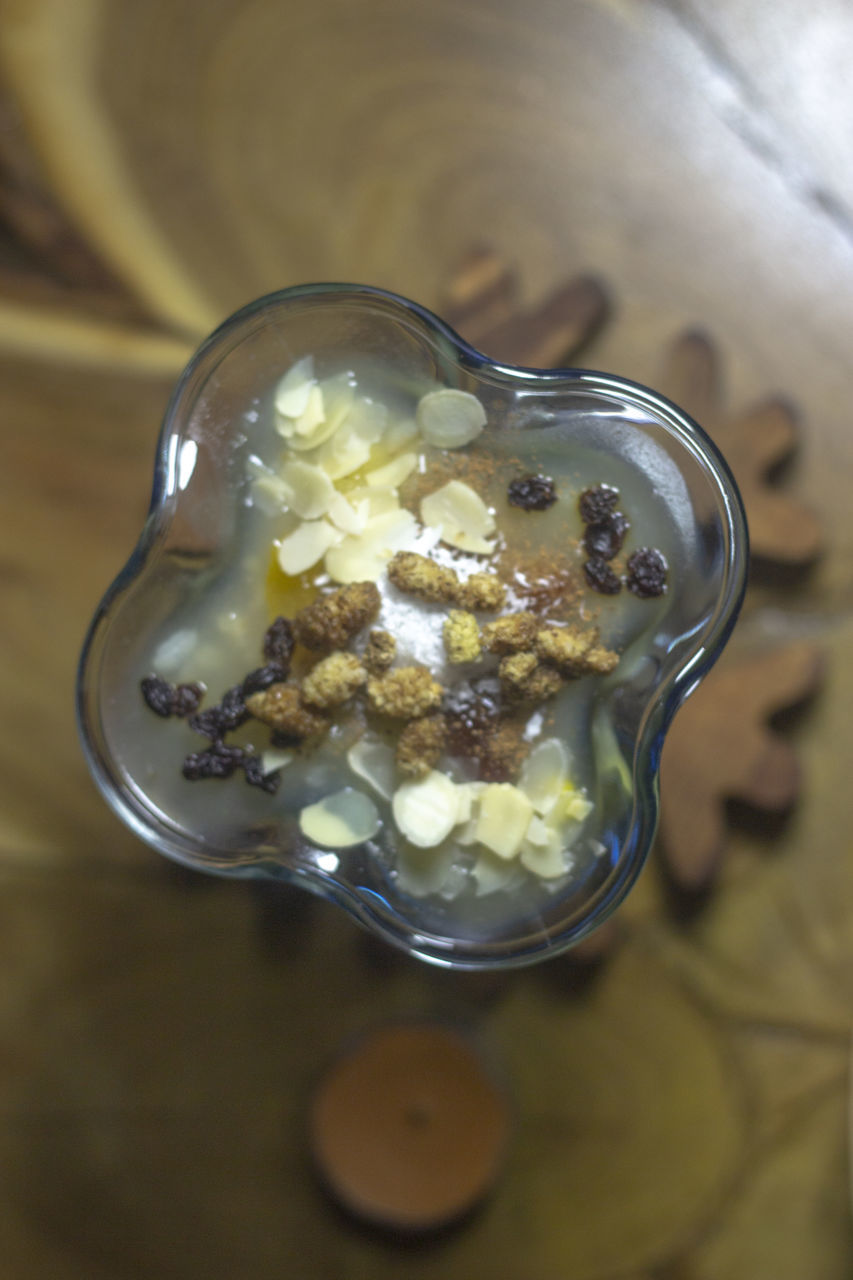 HIGH ANGLE VIEW OF ICE CREAM ON TABLE