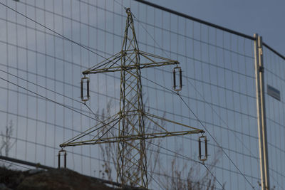 Energy supply with a 380 kv power line and power pole