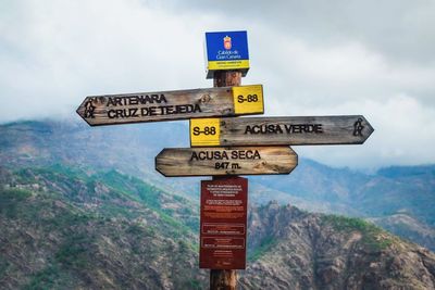 Wooden signpost with two arrows in gran canaria