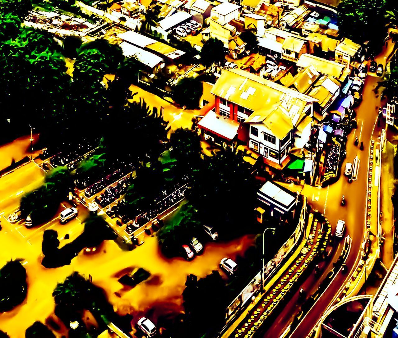 HIGH ANGLE VIEW OF TRAFFIC ON ROAD