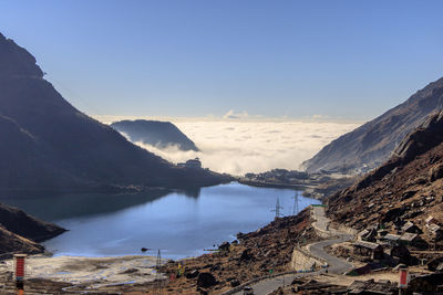 Panoramic view of lake and mountains against sky