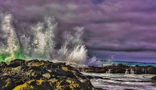 Waves splashing in water